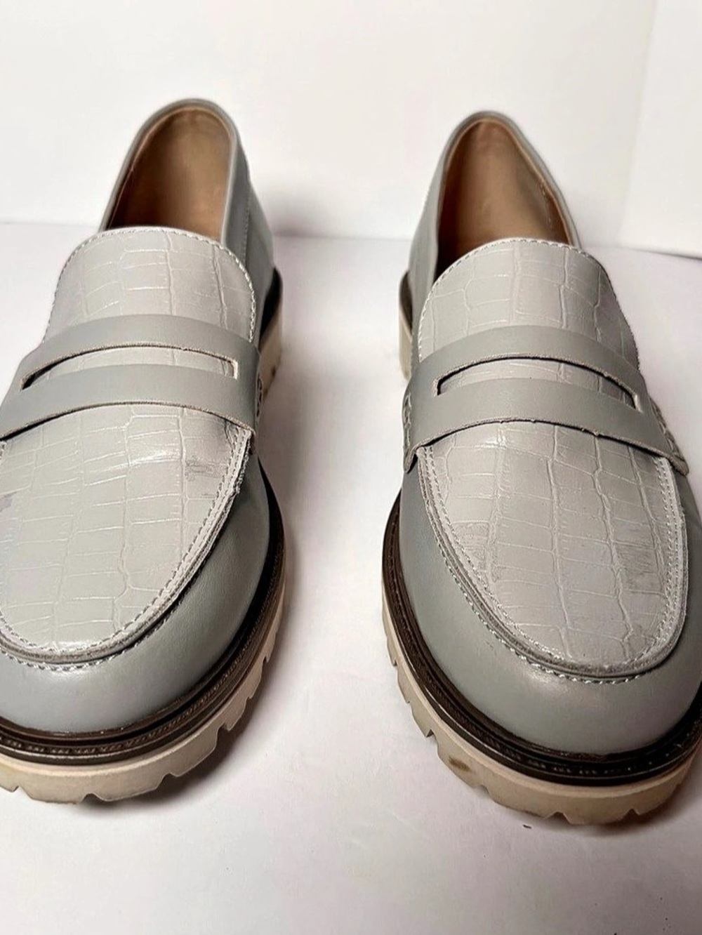 Journee Collection PO# 006094 Crocodile-Textured Lug Sole Loafers Gray US 9.5